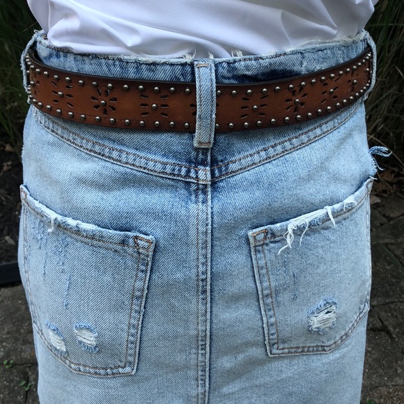 - - Brown western silver studded leather belt - Picture 2 of 5